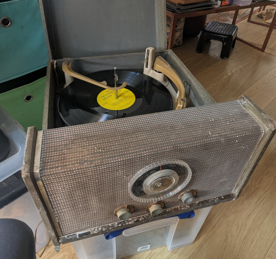 Pilot TRG108 Auto-changer and radio